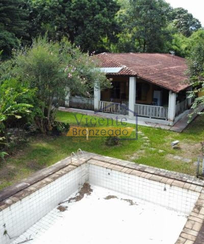 Linda chácara a 3 km da Catedral de Amparo SP  Vicente Bronzeado